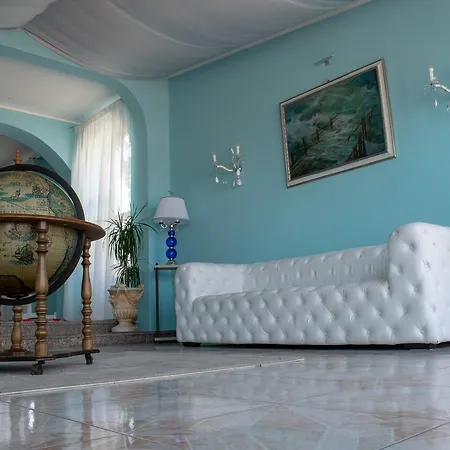 Porto Azzurro Hotell 3*