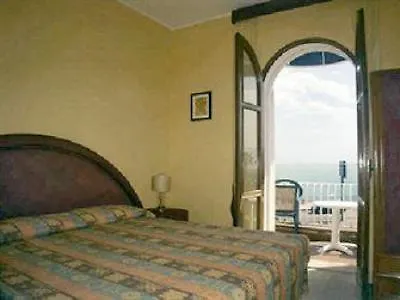 Porto Azzurro Hotel 3*